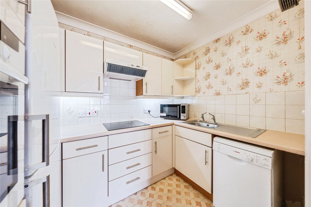 Property photo 3 of 10 Kitchen