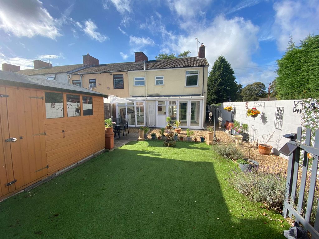 Property photo 2 of 21