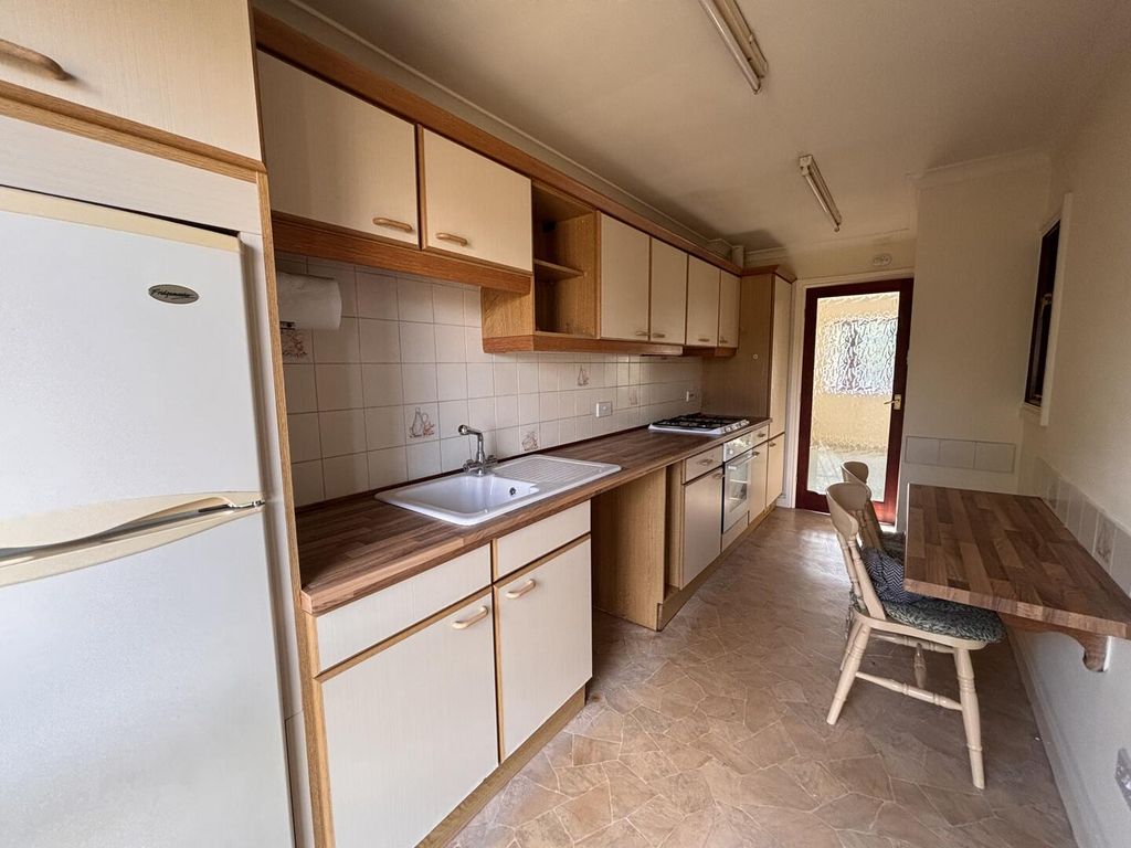 Property photo 3 of 17 Kitchen