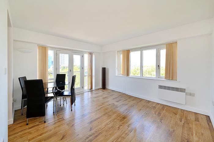 Property photo 1 of 13 Lounge