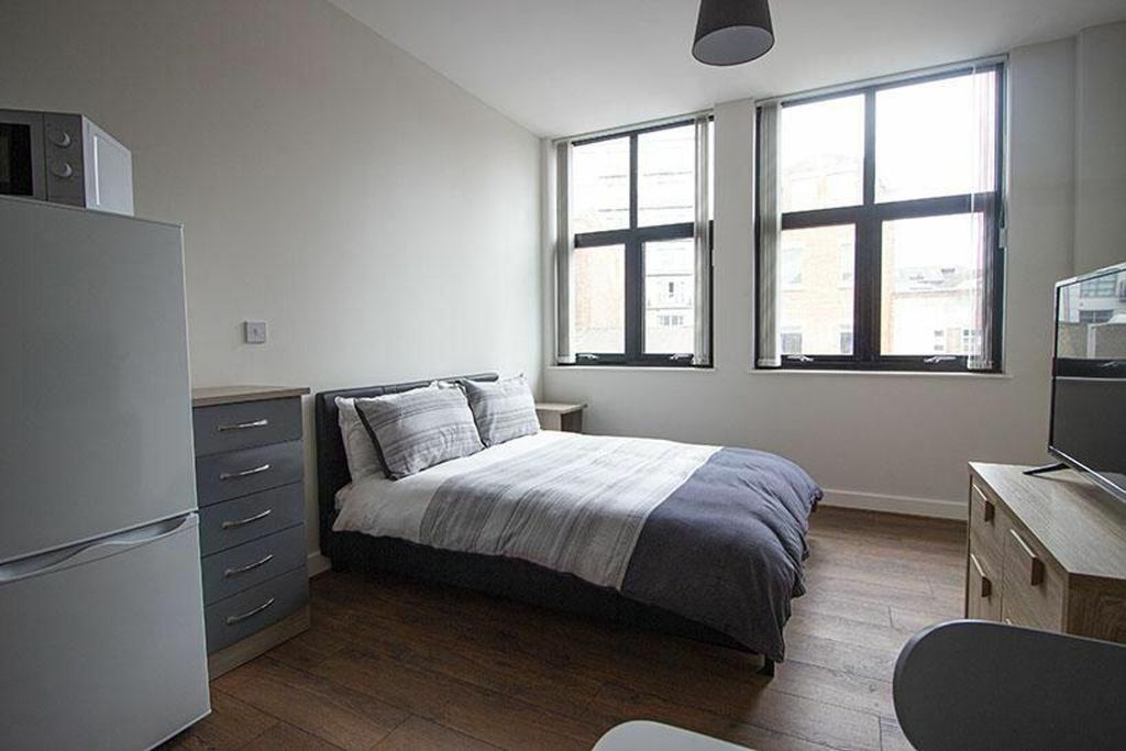 Property photo 1 of 4 Spacious Double Bedroom Featuring Large Windows Th...