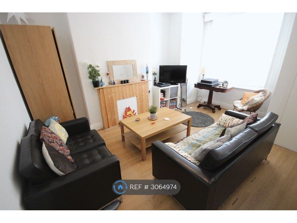 Property photo 1 of 12 Lounge