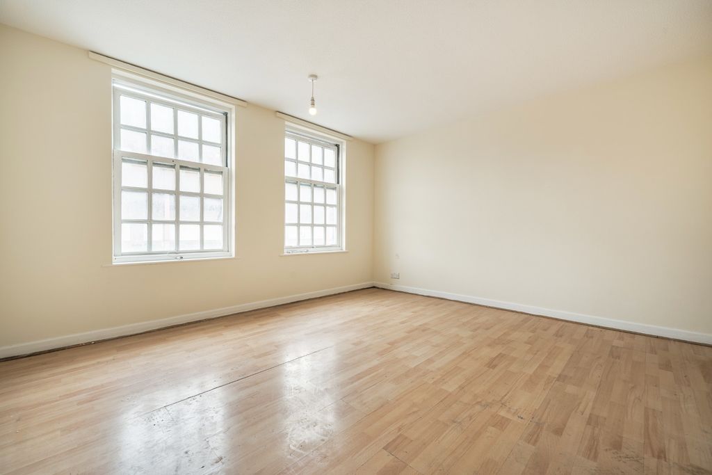 Property photo 2 of 11 4208621