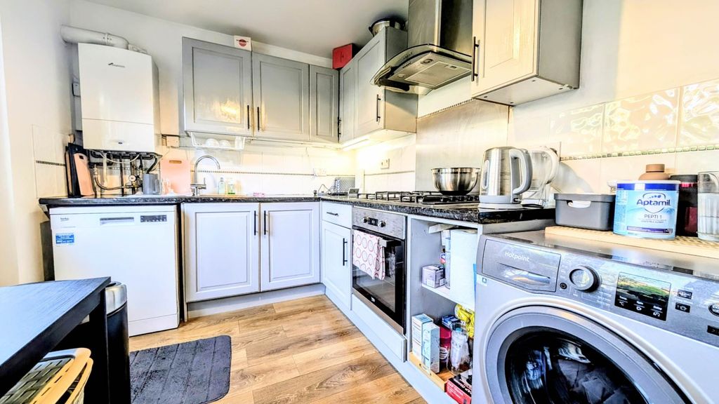 Property photo 3 of 6