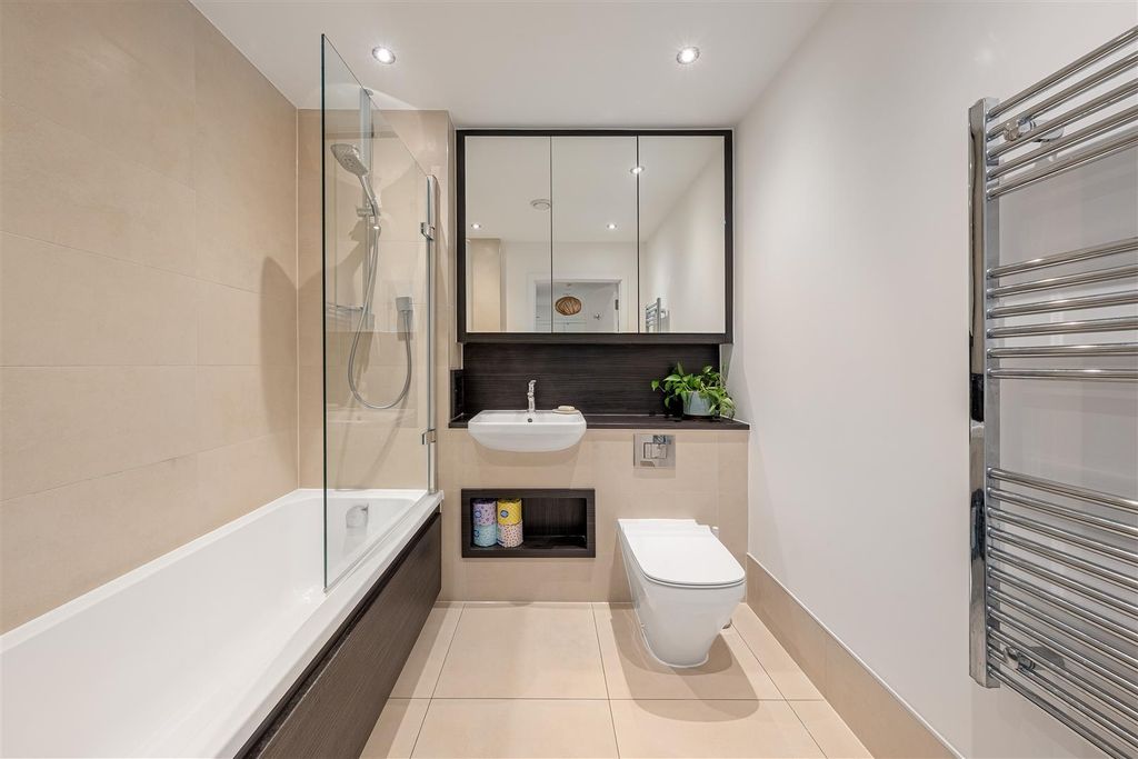 Property photo 3 of 15 Lanthorn Court-01.Jpg
