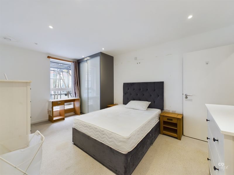 Property photo 3 of 8 Bed