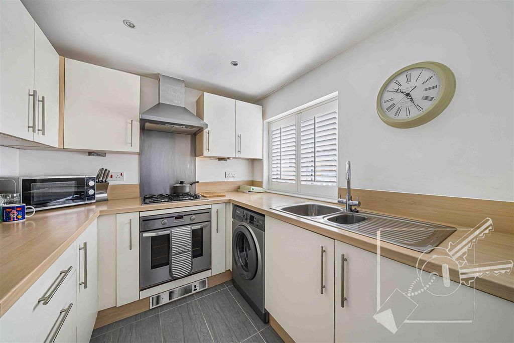 Property photo 3 of 28 Kitchen
