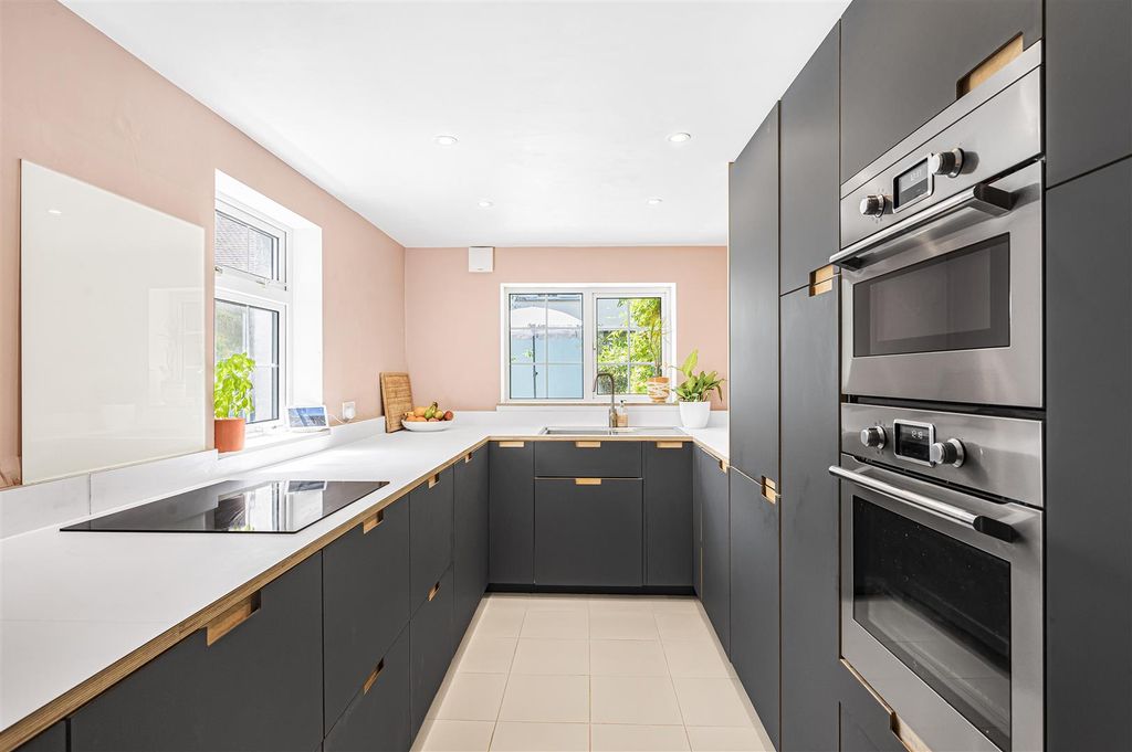 Property photo 3 of 22 Kitchen