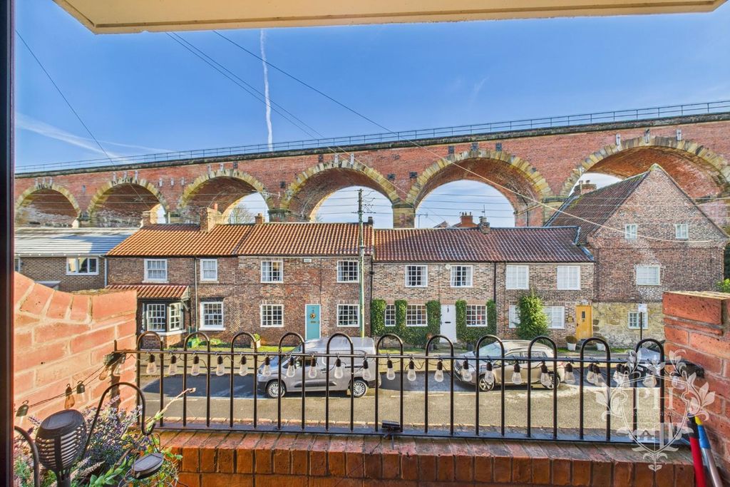 Property photo 2 of 13 Cam02002G0-Pr0224-Still014.Jpg