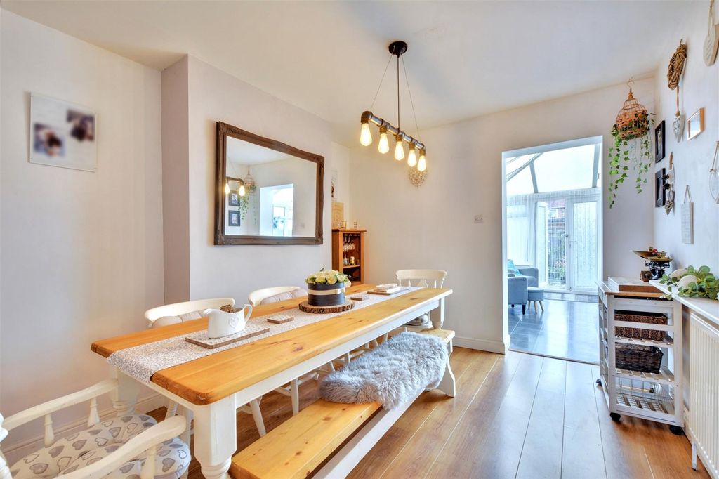 Property photo 3 of 21 Dining Area