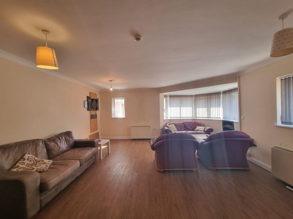 Property photo 2 of 9 Gallery