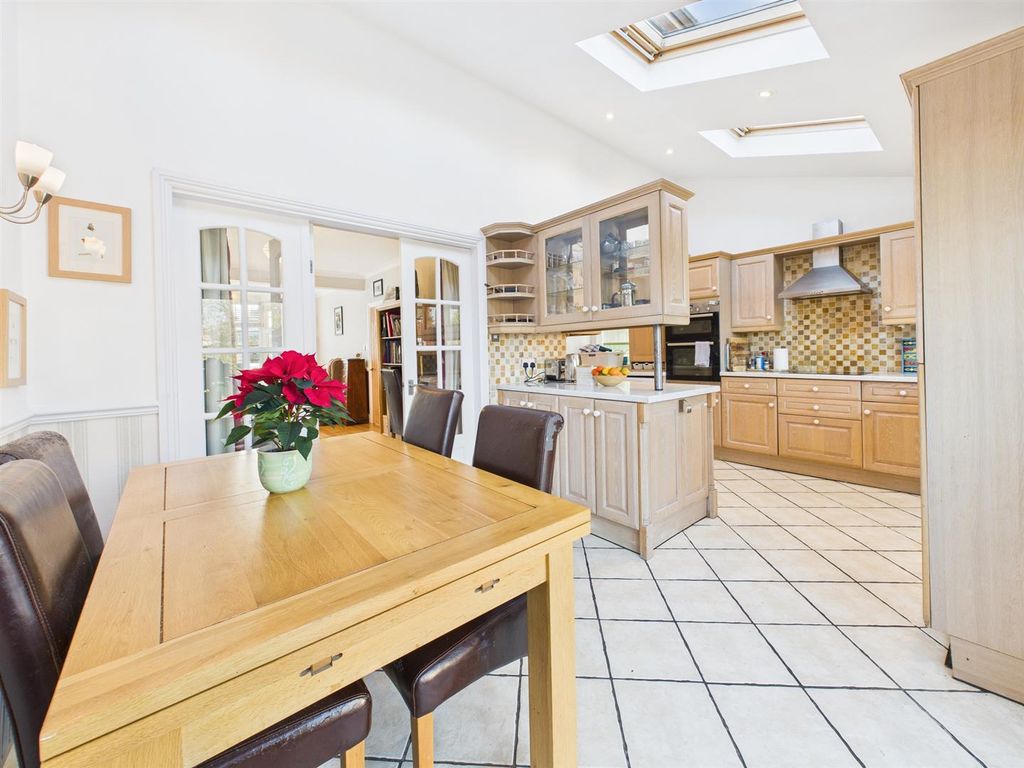 Property photo 2 of 14 Cam05510G0-Pr0109-Still008.Jpg