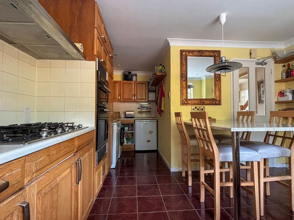 Property photo 2 of 8 Kitchen