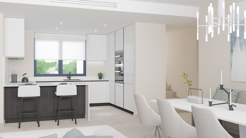 Property photo 3 of 11 Photo 2