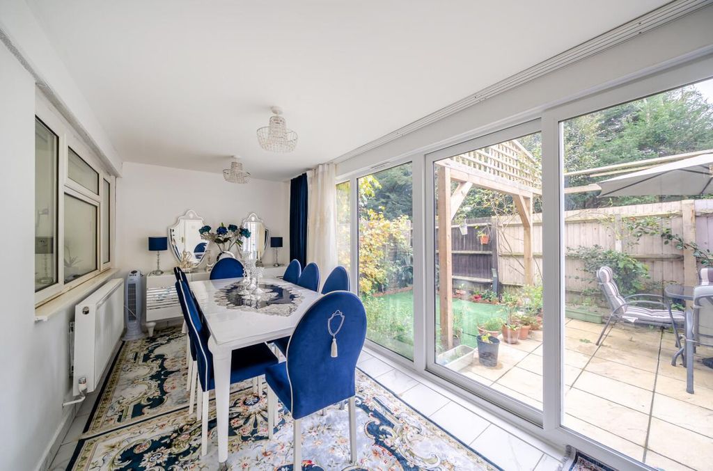 Property photo 3 of 9 Davidson Frost-Wellings Dfw, Robb Road, Living Roo