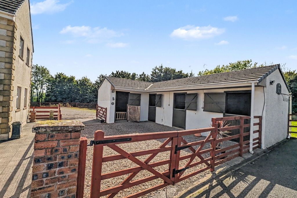 Property photo 2 of 40