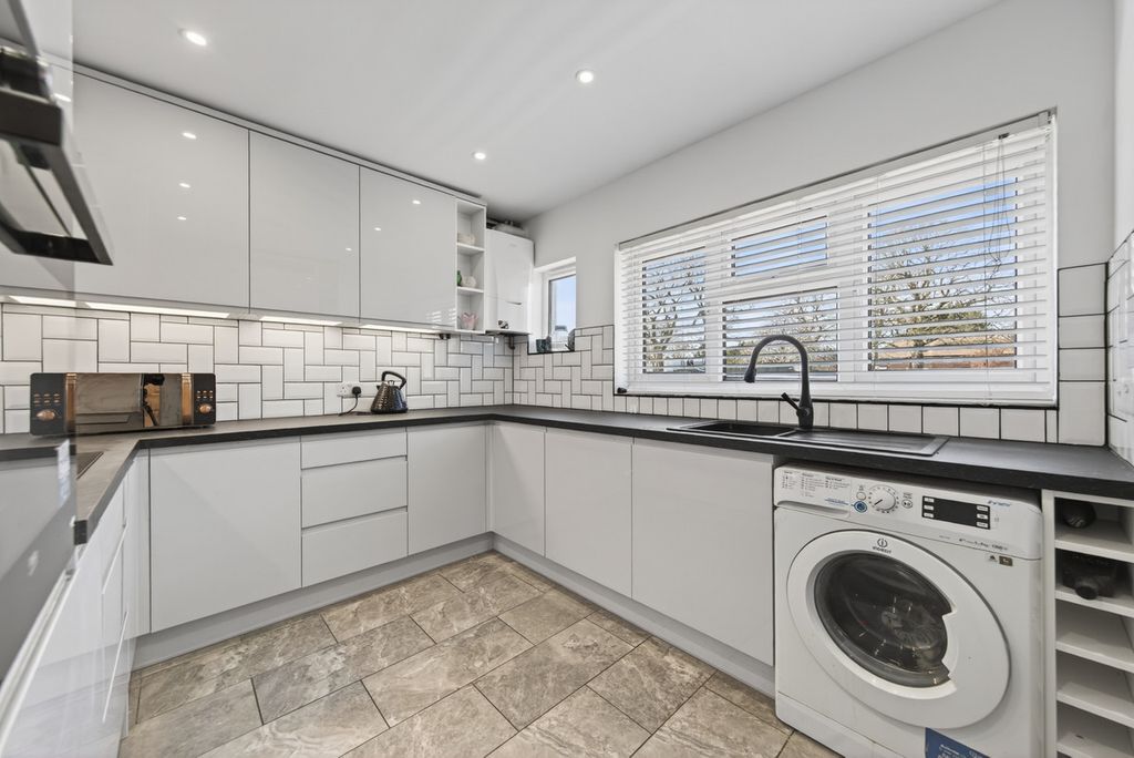 Property photo 2 of 25