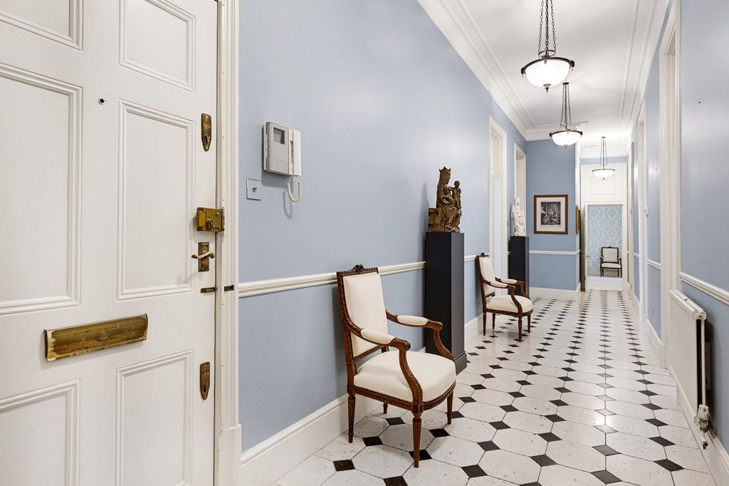 Property photo 3 of 15 Hallway