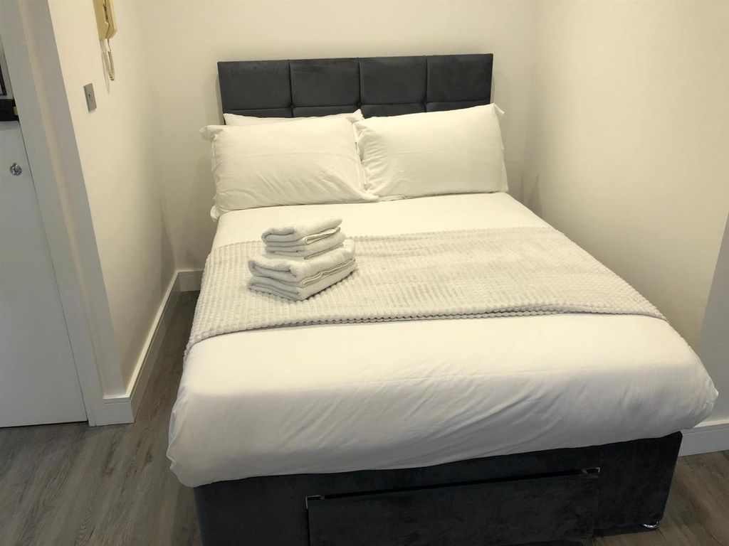Property photo 3 of 8 Sleeping Area.Jpg