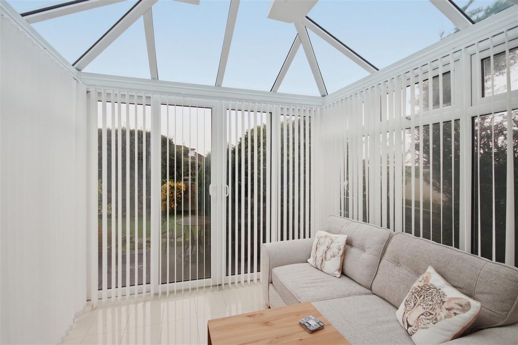 Property photo 3 of 17 Conservatory.Jpg