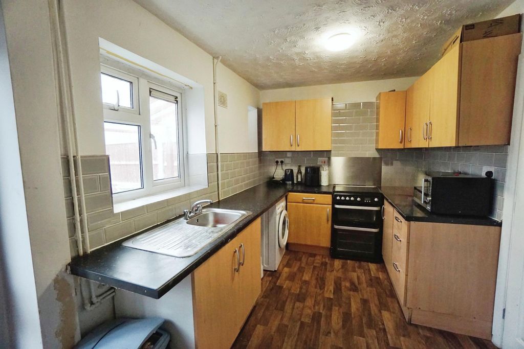 Property photo 3 of 10 Breakfast Kitchen