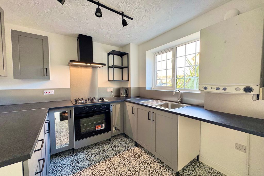 Property photo 3 of 10 Refitted Kitchen