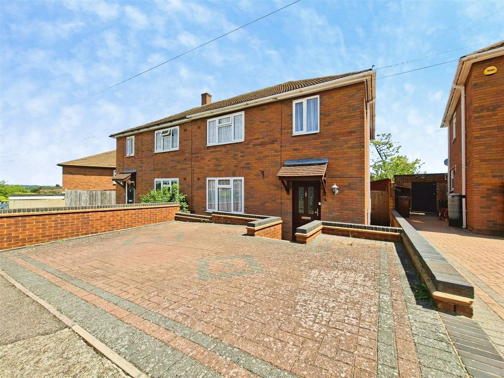 Property photo 1 of 25 Leeward Road