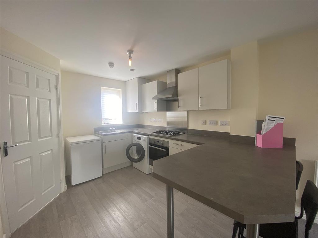 Property photo 2 of 9 Kitchen And Breakfast Bar