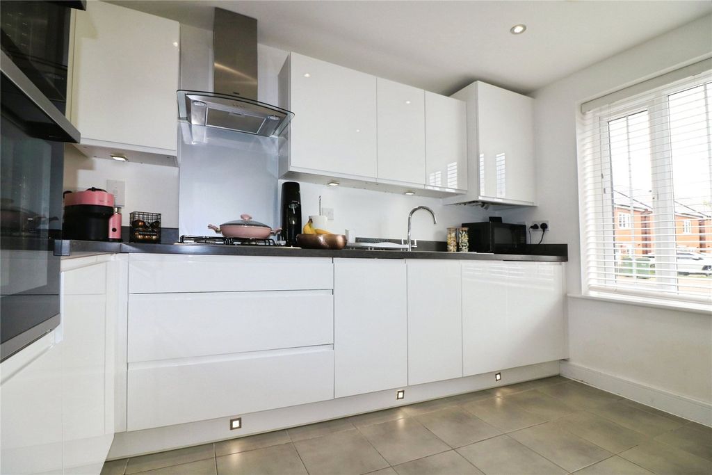 Property photo 3 of 19 Picture No. 30