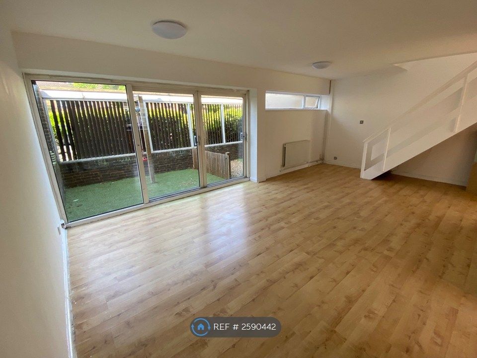 Property photo 2 of 22 Living Room