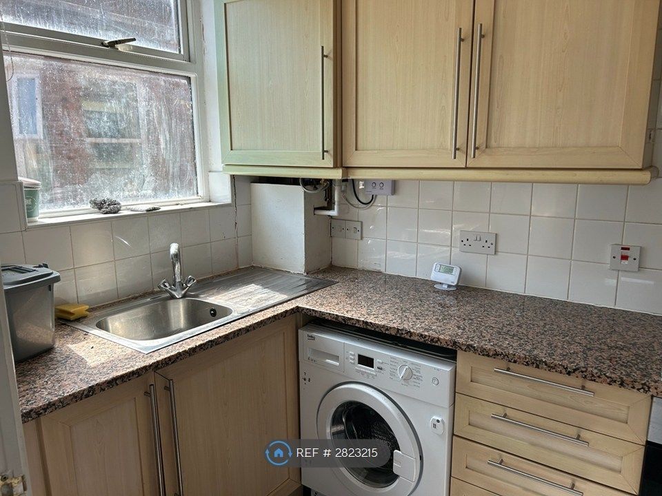 Property photo 2 of 7 Kitchen
