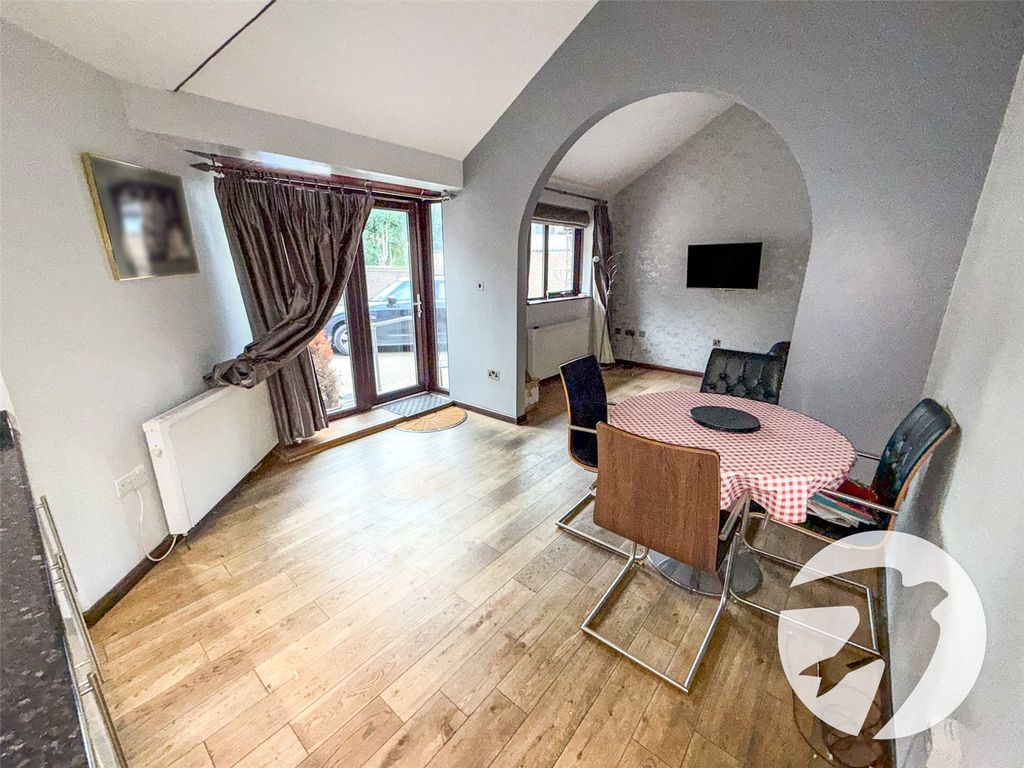 Property photo 2 of 11 Picture No. 10