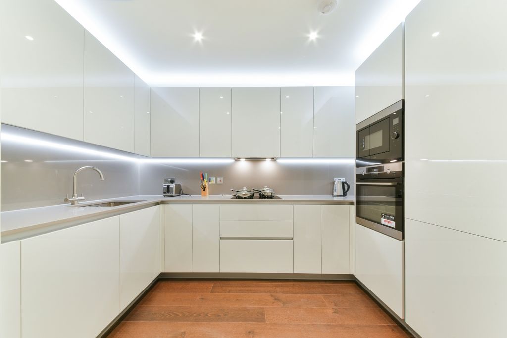 Property photo 3 of 10 Kitchen