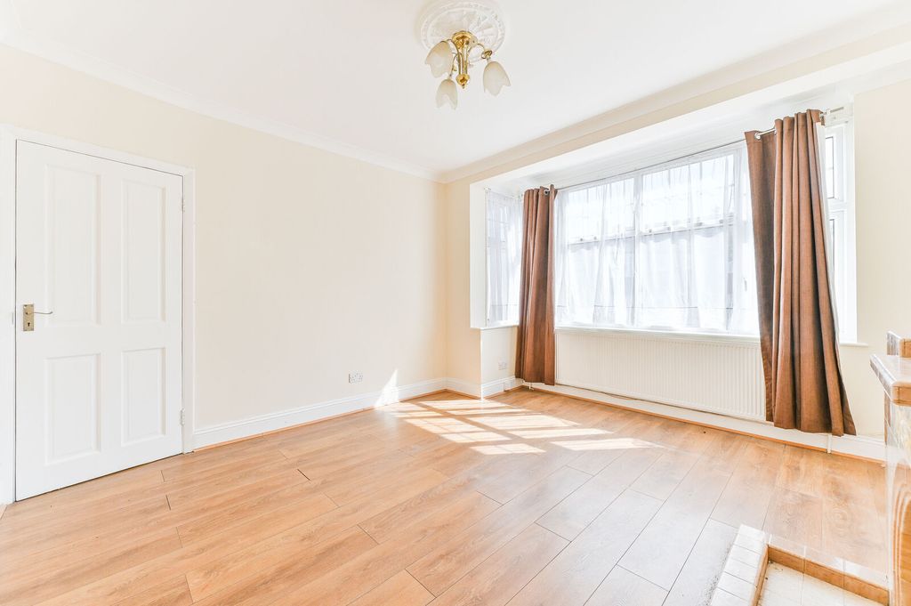 Property photo 3 of 25