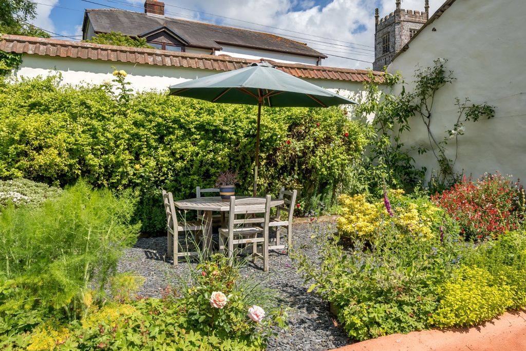 Property photo 2 of 24 Garden