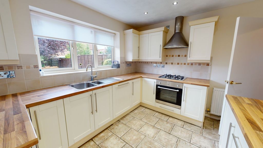 Property photo 2 of 25