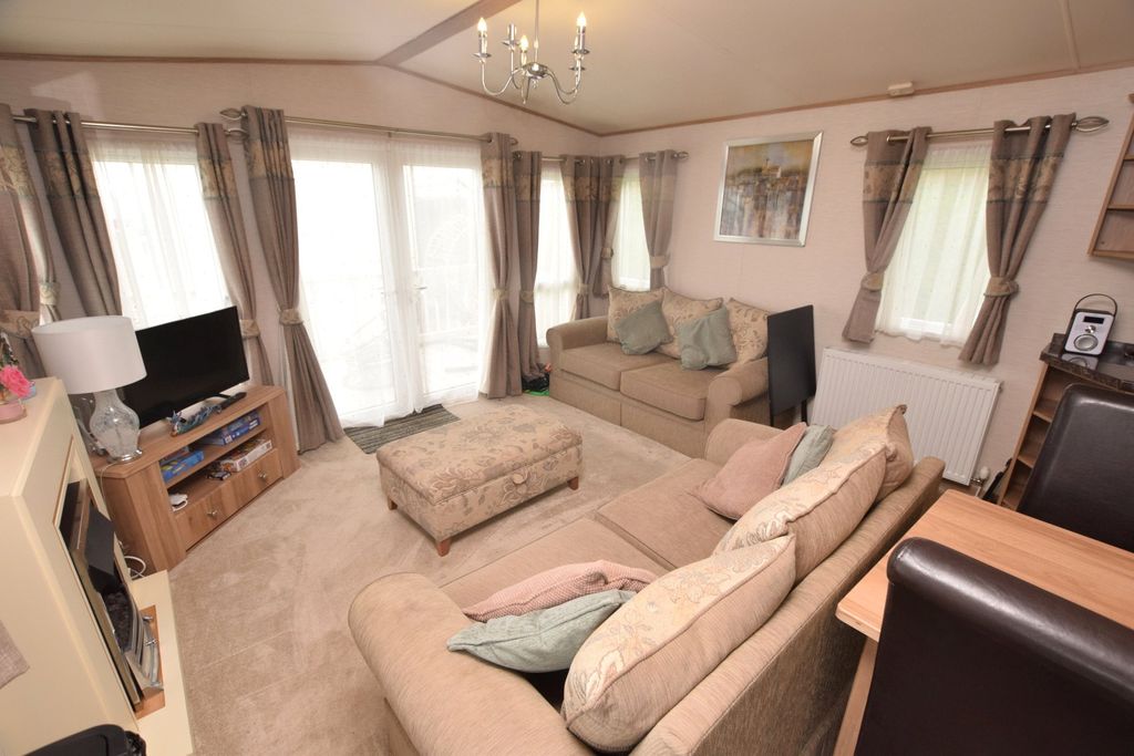 Property photo 1 of 13 Sitting/Dining Room