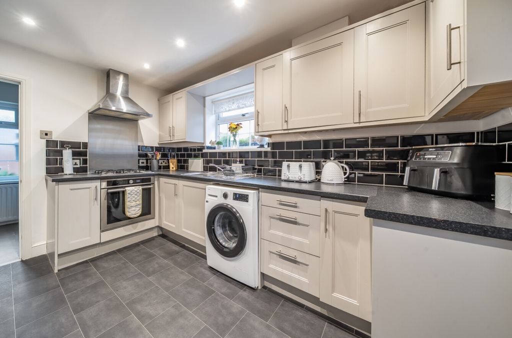 Property photo 2 of 25 1371769-8-6903941cd5B02