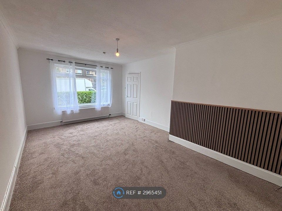 Property photo 1 of 13 Living Room