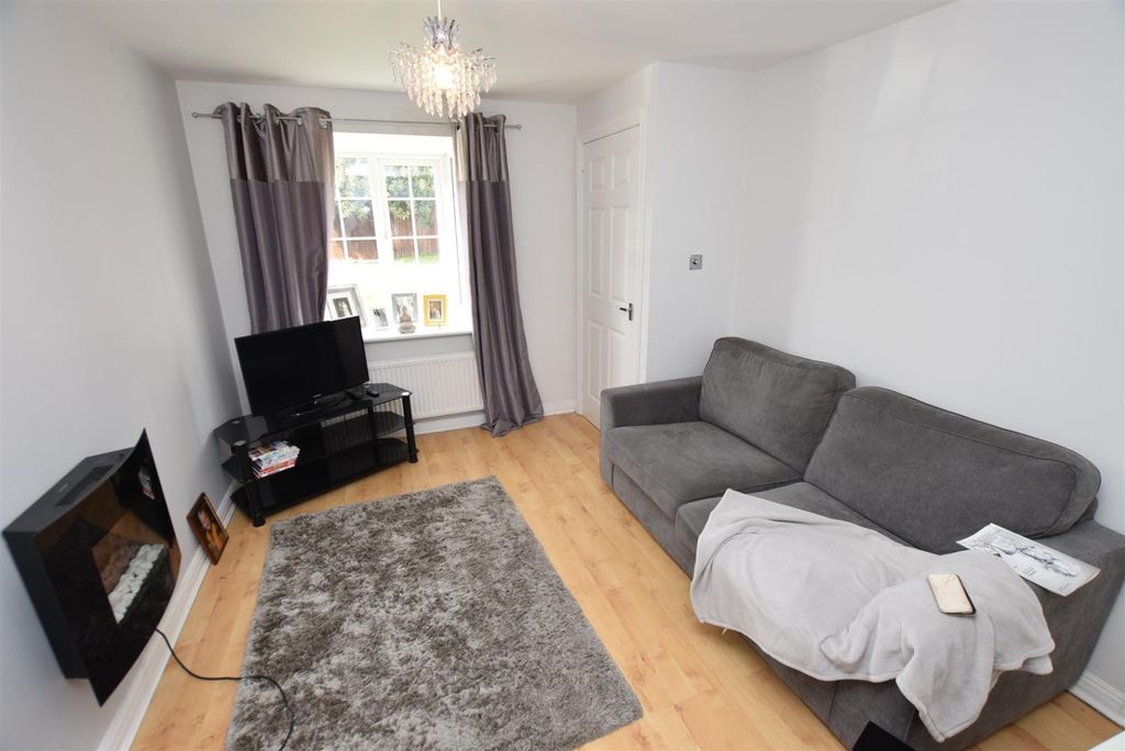 Property photo 2 of 8 5309841