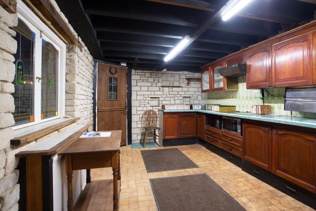 Property photo 2 of 13 Picture No. 17