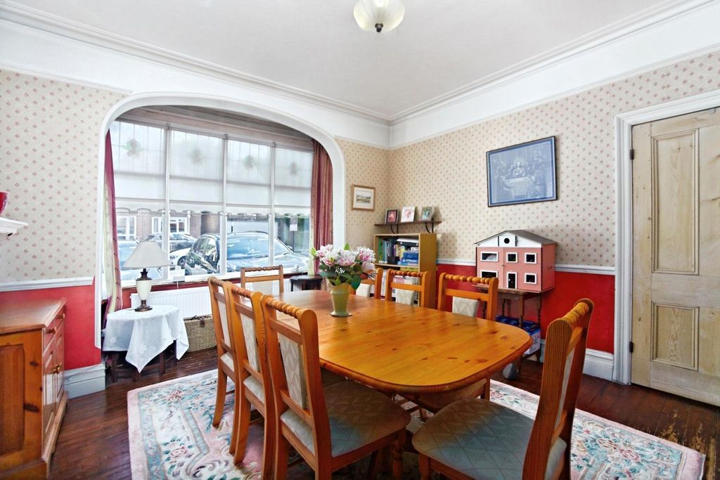 Property photo 3 of 23 Pbox-Img.Jpg