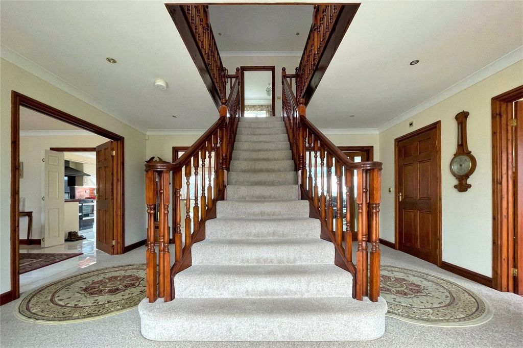 Property photo 2 of 34 Picture No. 29