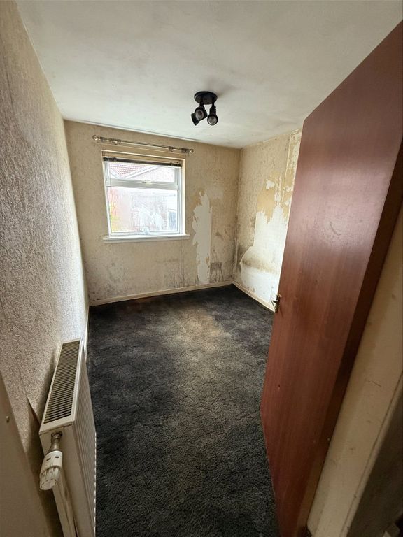 Property photo 3 of 5 Room 1