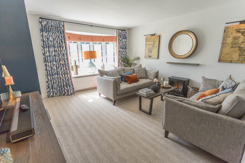 Property photo 2 of 16 Sitting Room