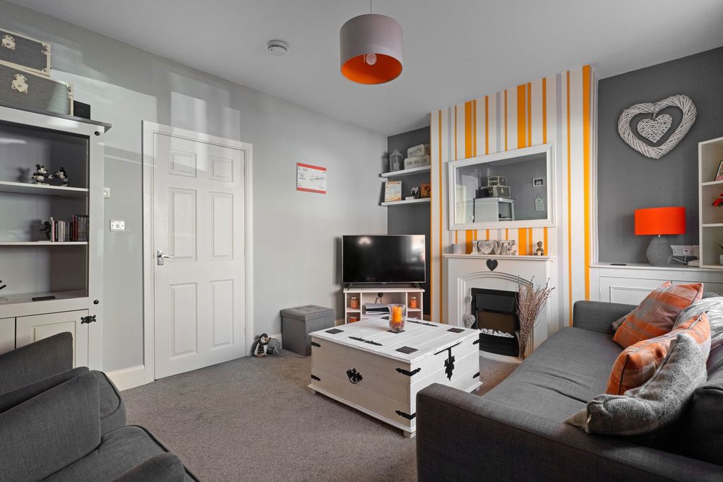 Property photo 2 of 19