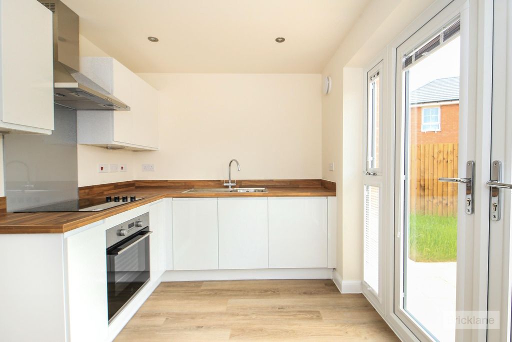 Property photo 2 of 12 Kitchen