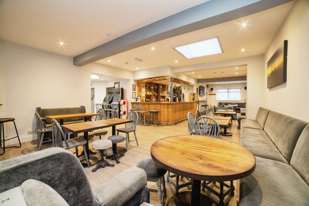 Property photo 3 of 17 Pub