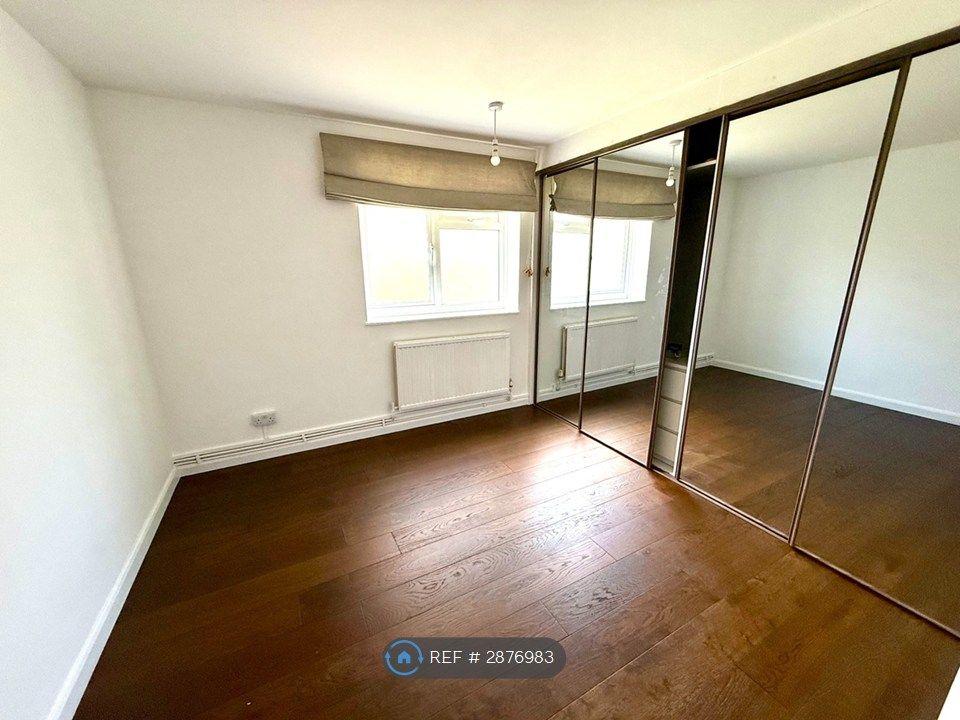 Property photo 3 of 6 Bedroom With Ample Storage