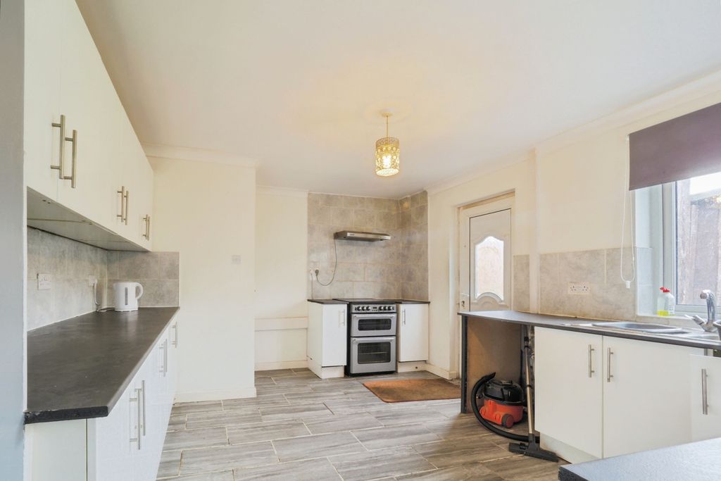 Property photo 3 of 15 Kitchen